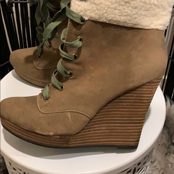 (PRE-LOVED) RESTRICTED WOMEN WEDGE HEEL BOOTS💖 - Picture 4 of 6